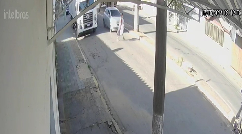 VÍDEO: Mulher de 22 anos fica em estado grave após ser atropelada em Muzambinho, MG | Sul de Minas | G1