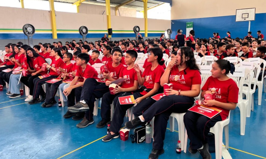 Segunda etapa do ‘Pipoca em Cena’ é encerrada com exibição de curtas e filme para mais de 800 alunos em Manaus