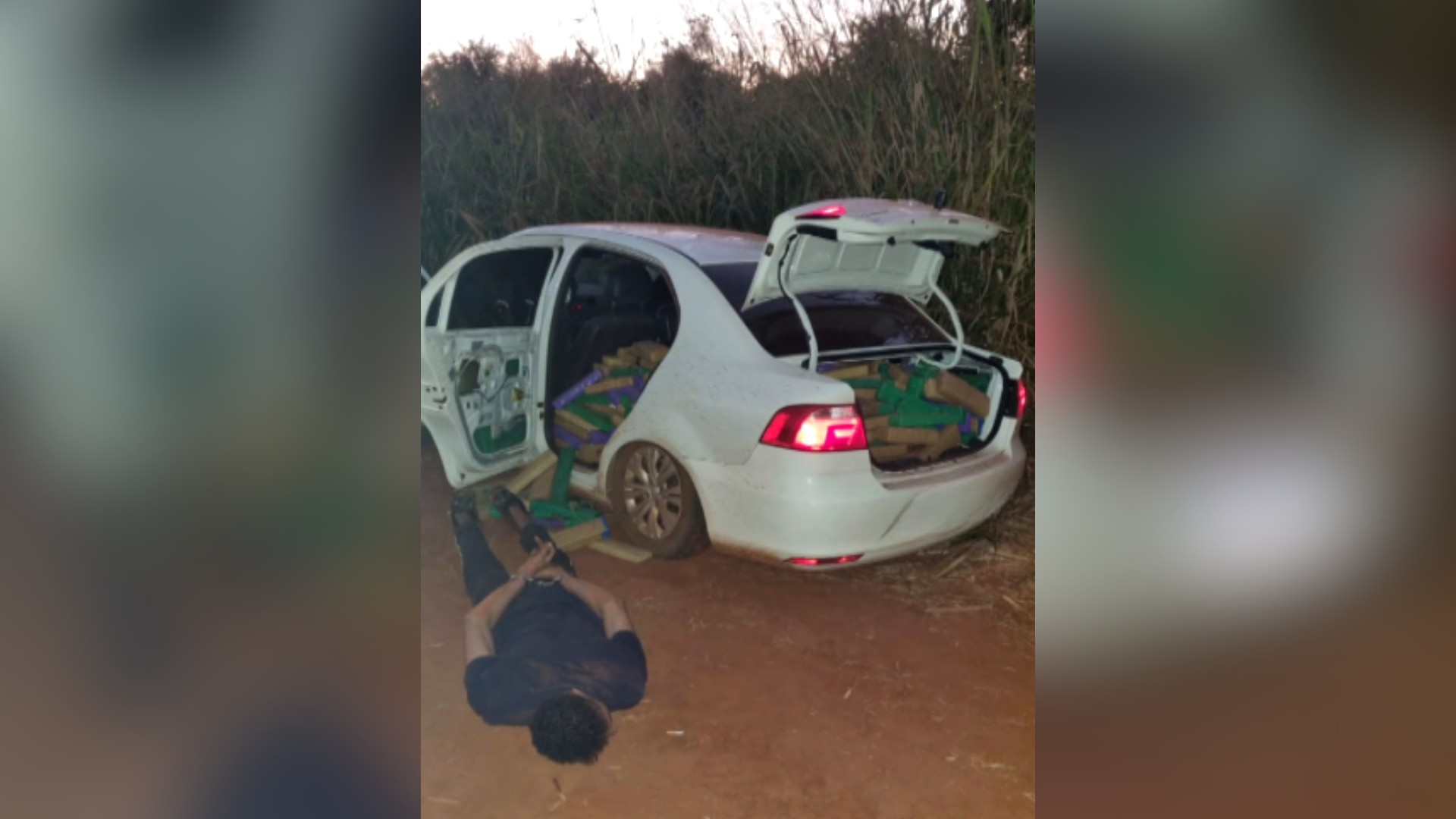 Mais de 800 kg de maconha que iriam para Uberlândia são apreendidos em carro na BR-153
