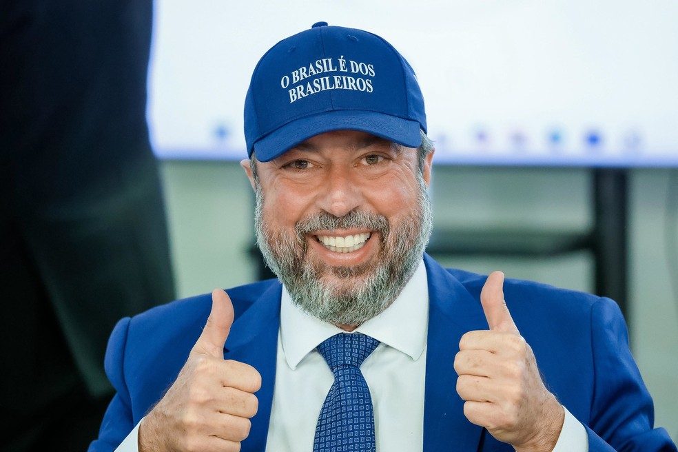 Elogio do ministro Alexandre Silveira (Minas e Energia), em destaque na foto, a novo governador de Minas gera 'problema' para Lula no estado — Foto: Ricardo Stuckert/PR