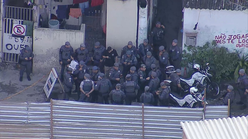 Policial militar é baleado durante abordagem a suspeitos de arrastão Paraisópolis, Zona Sul de SP — Foto: Reprodução/TV Globo