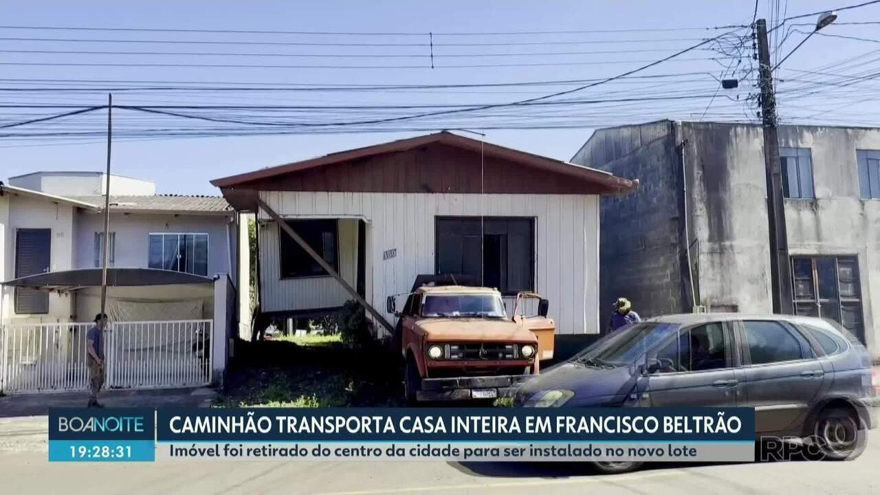 VÍDEO: casa é transportada inteira e 'estacionada' em novo terreno no Paraná
