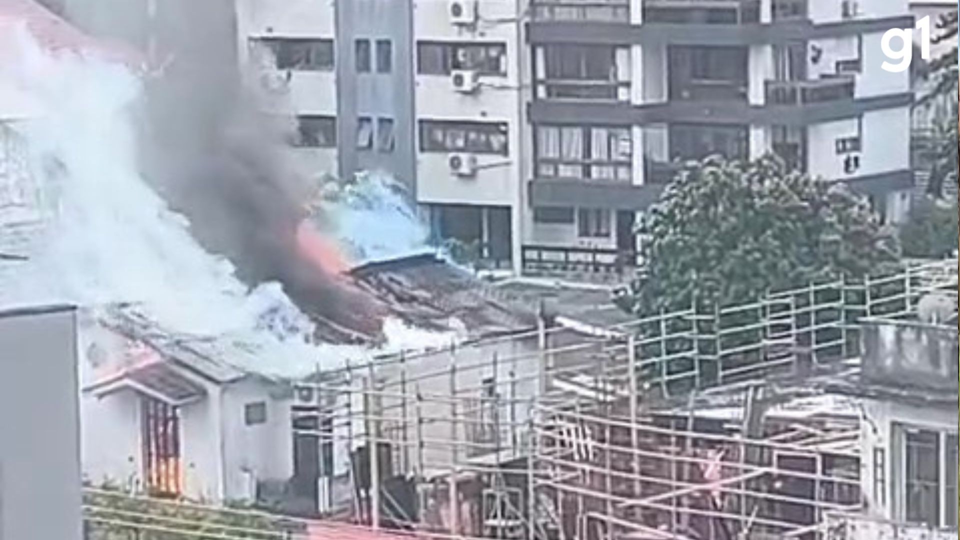Incêndio atinge restaurante japonês no bairro Moinhos de Vento, em Porto Alegre