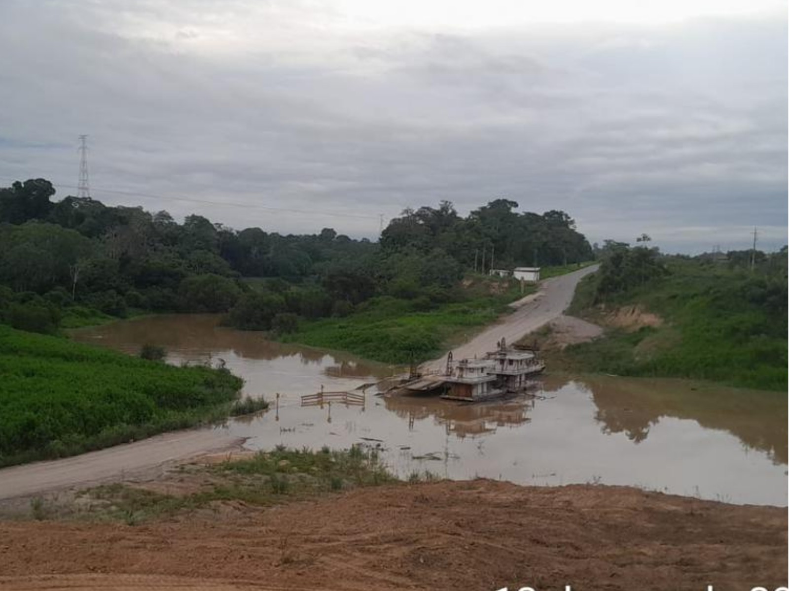 Subida do Rio Caeté cobre ponte provisória e interdita trecho da BR-364 no interior do Acre