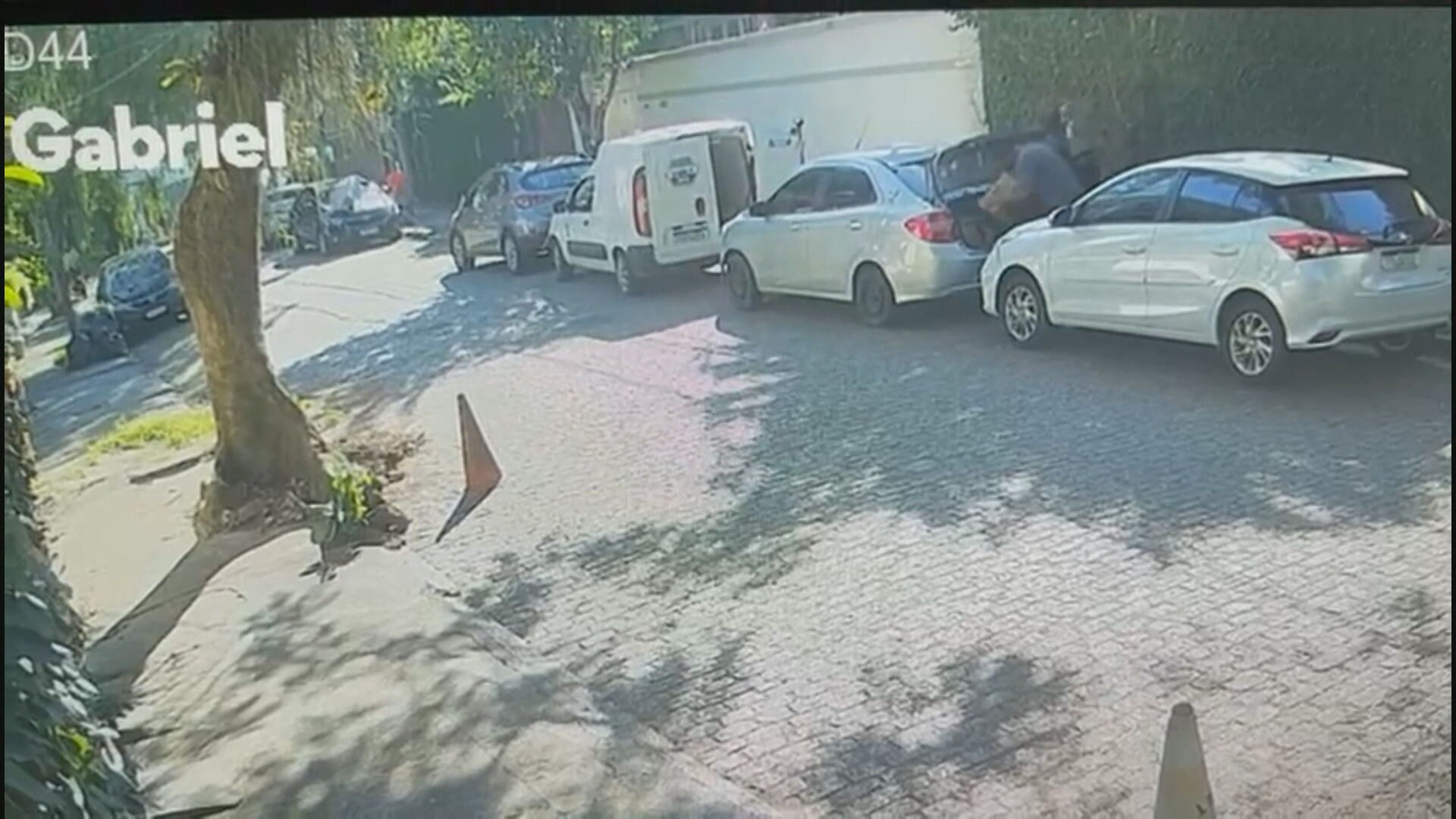 Polícia prende dois homens por forjar denúncia de roubo e desviar carga de produtos para restaurante