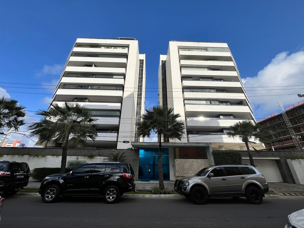 Mandado de prisão foi cumprido no apartamento de Lauremília Lucena — Foto: Zuíla David/TV Cabo Branco