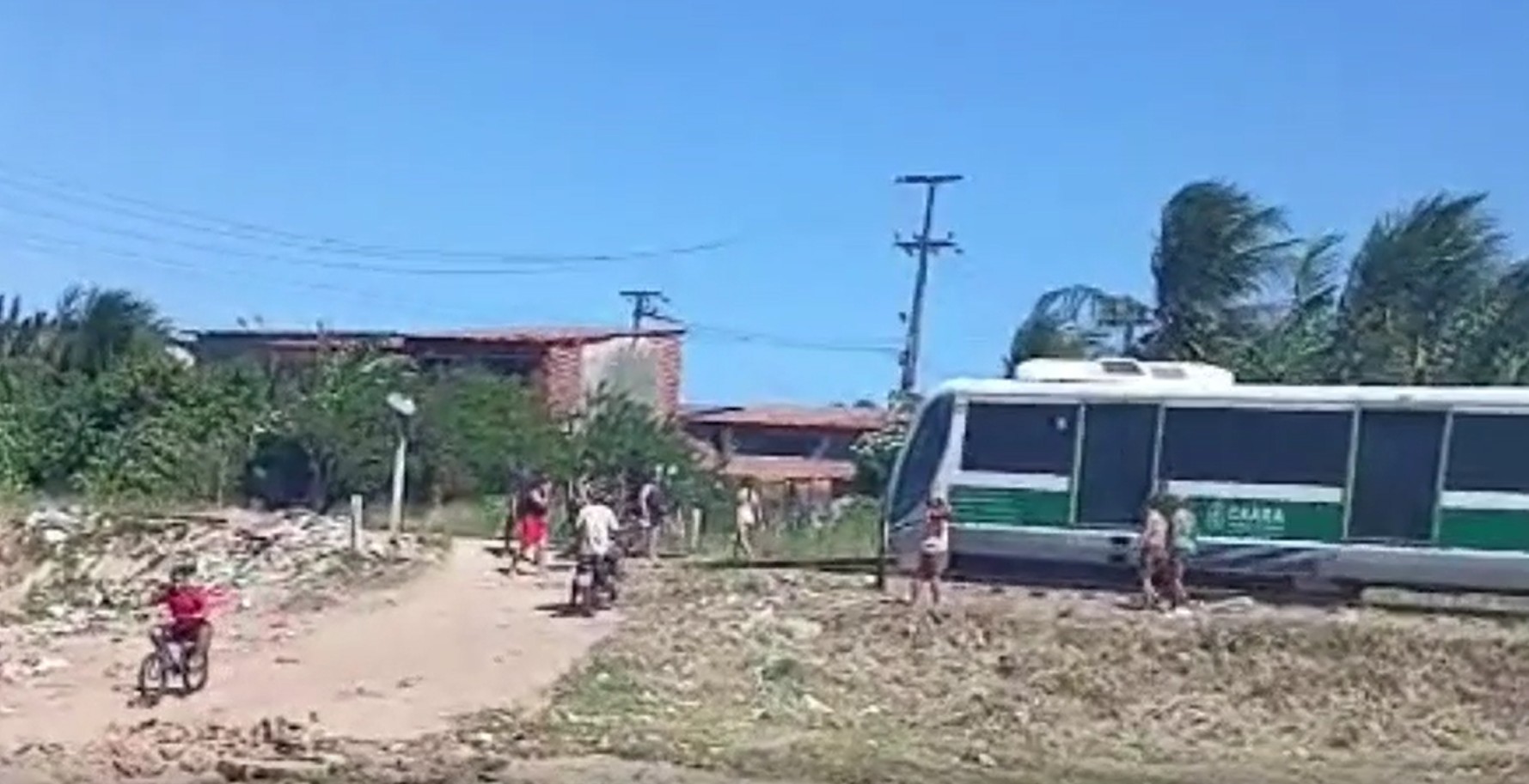 Motociclista morre atropelado por VLT em Fortaleza