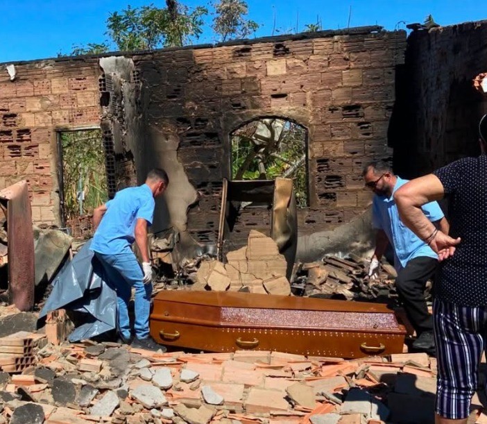 Mulher e sobrinho morrem carbonizados após incêndio destruir casa na zona rural de Pescador