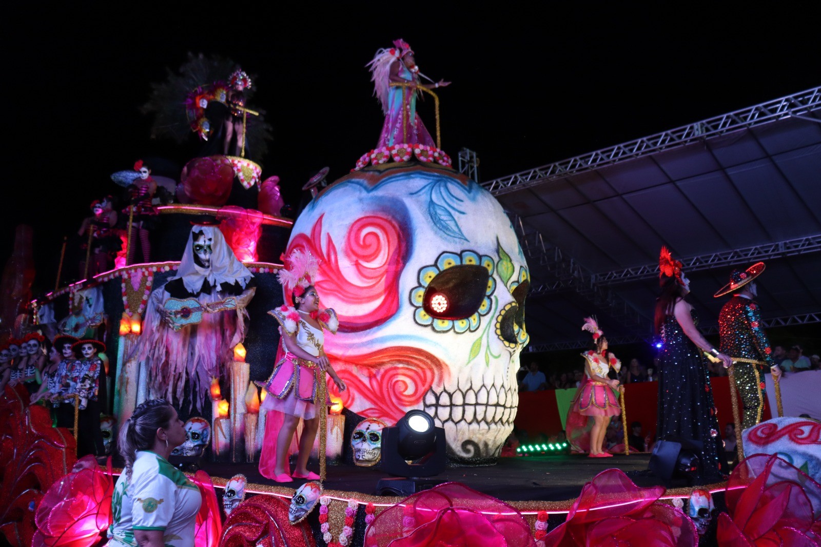 Pela 16ª vez, Unidos da Ribeira é campeã no desfile de escolas de samba de Presidente Epitácio