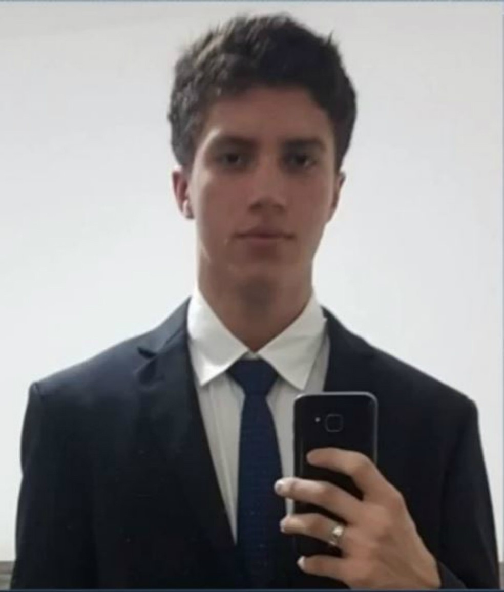 O estudante Matheus Xavier, de 19 anos, foi morto com tiros de fuzil AK-47, no bairro Jardim Bela Vista, em Campo Grande, — Foto: Redes Sociais