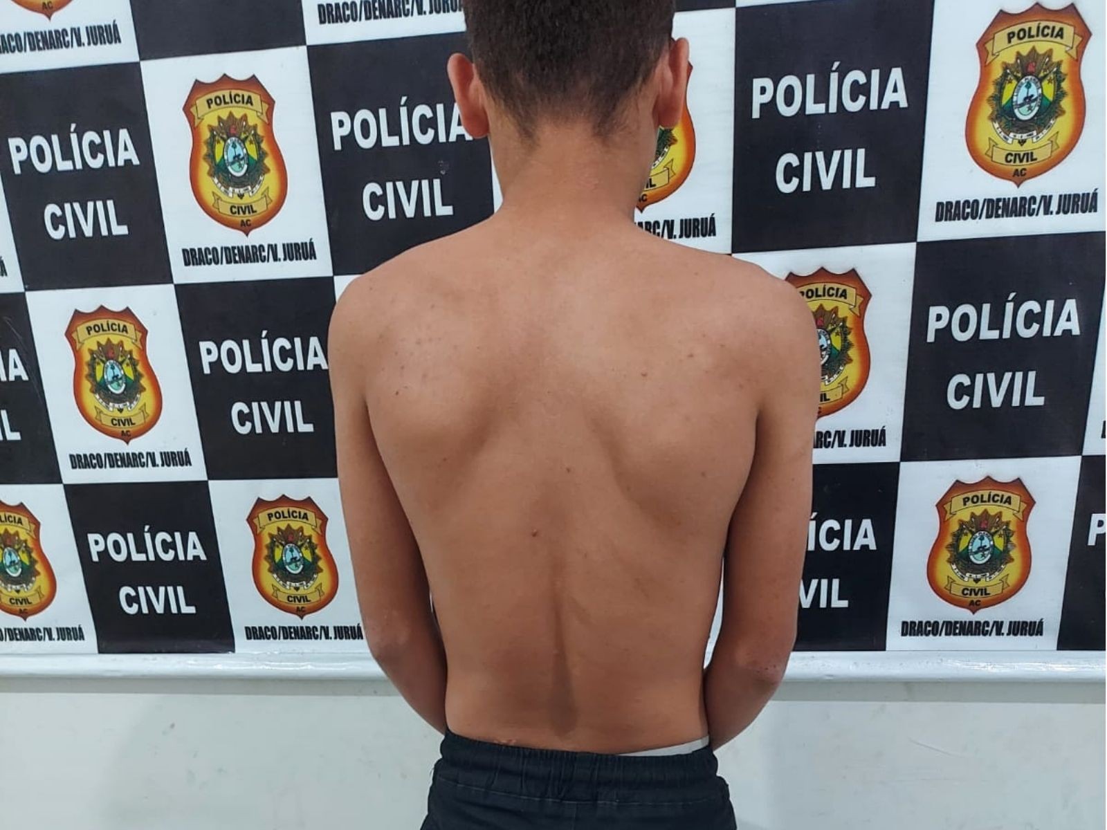 Adolescente de 13 anos é apreendido suspeito de matar homem com nove tiros no interior do AC