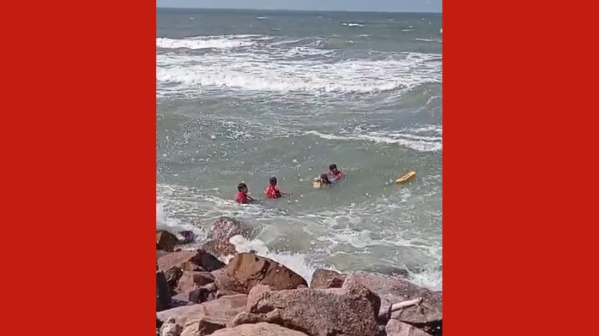 Bombeiros resgatam banhista com sinais de embriaguez na praia de Ajuruteua, em Bragança