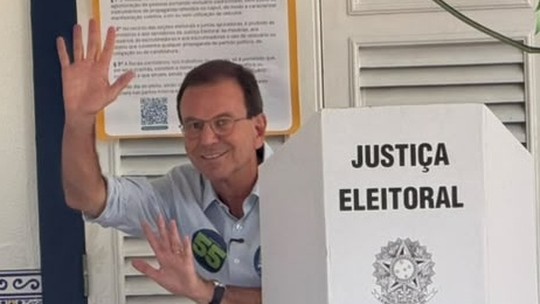 Candidato ao governo do RJ, Paes vota em clube da Zona Sul carioca; SIGA