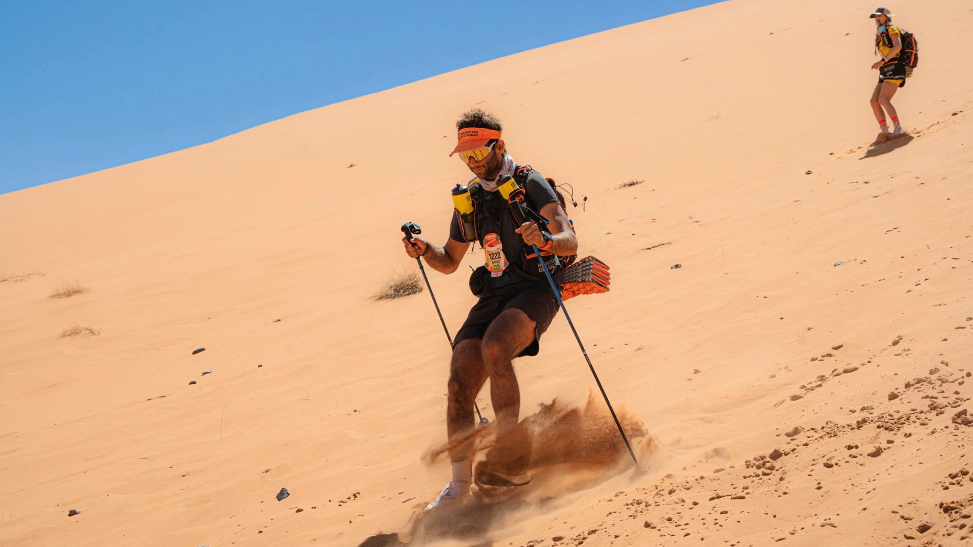 Atleta brasileiro percorre 270 km em ultramaratona considerada 'uma das mais difíceis do mundo' no Deserto do Saara