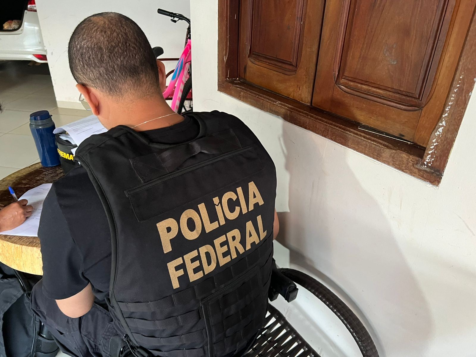 Polícia Federal cumpre mandados contra suspeitos de fraudar licitações da administração pública