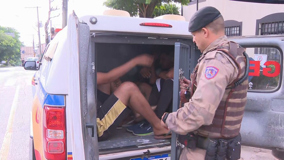 Suspeitos de envolvimento com o tráfico de drogas foram presos na Grande BH — Foto: Reprodução/TV Globo