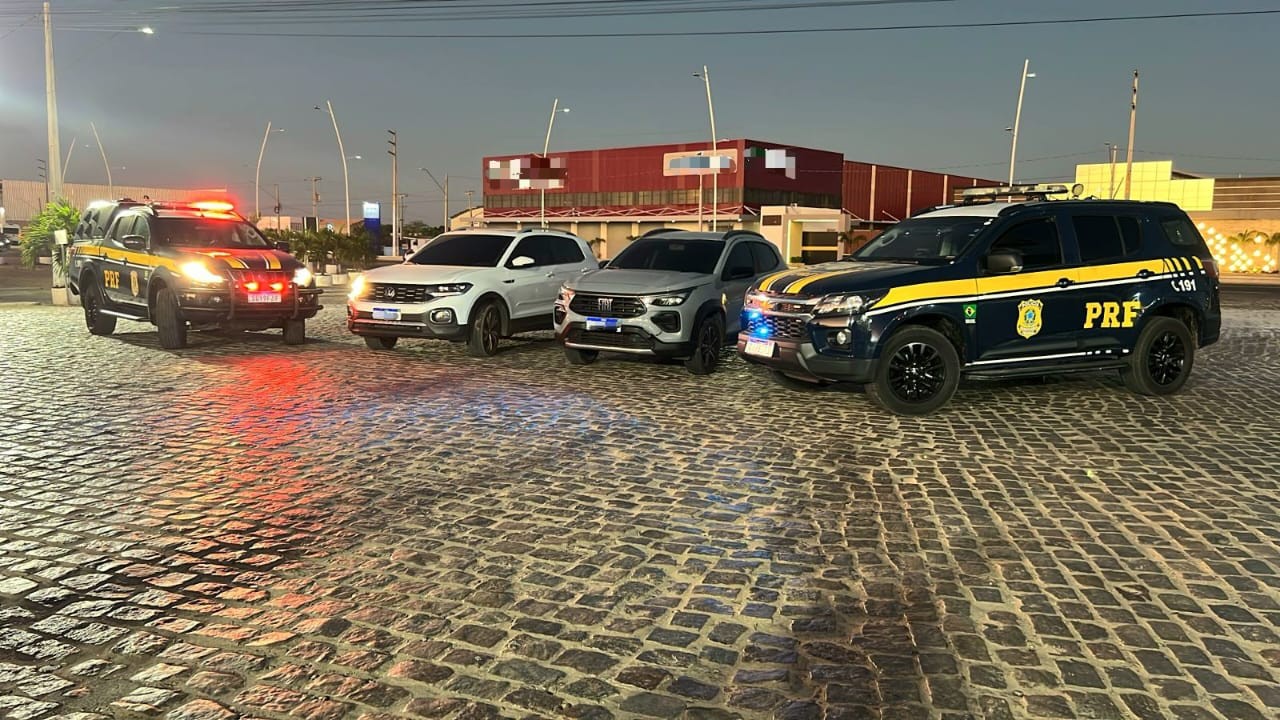 PRF recupera em Petrolina carros roubados no Recife e prende três suspeitos
