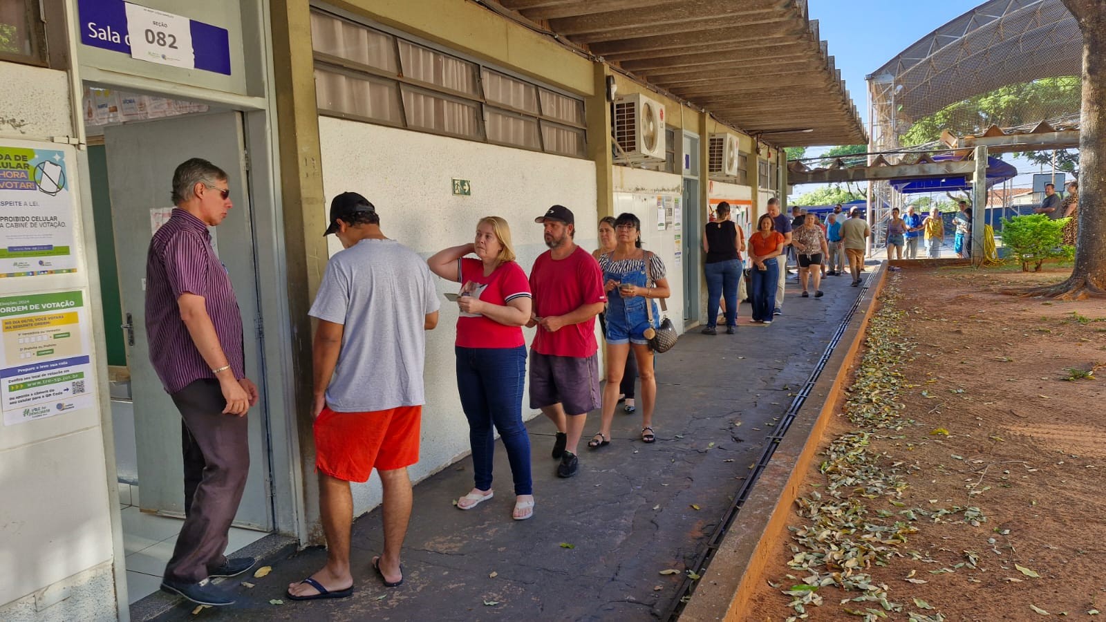 Manhã de votação é marcada por acidente com eleitora e trocas de urnas nas regiões de Rio Preto e Araçatuba