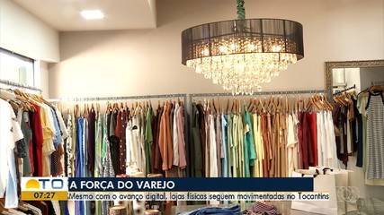 Lojas físicas seguem movimentadas mesmo com opções online