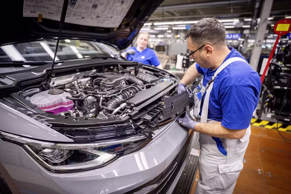 Fábrica da Volkswagen em Wolfsburg, produção do Golf — Foto: divulgação/Volkswagen