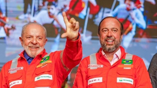 Lula participa reunião de política energética para discutir medidas de controle do preço de combustíveis - Auxiliares de Lula esperam que seja aprovada o aumento do percentual de mistura do etanol na gasolina de 27% para 30%. Governo monitora impacto no petróleo do conflito entre Israel e Irã.