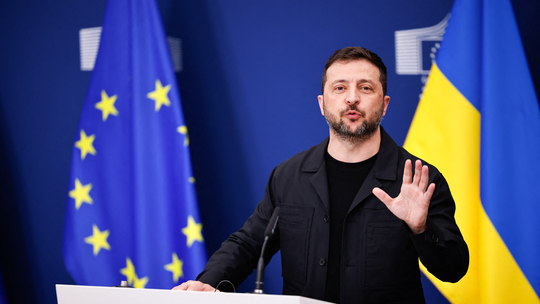 Por que Zelensky não usa terno e gravata? Estilo 'casual-militar' do ucraniano já causou climão com Trump