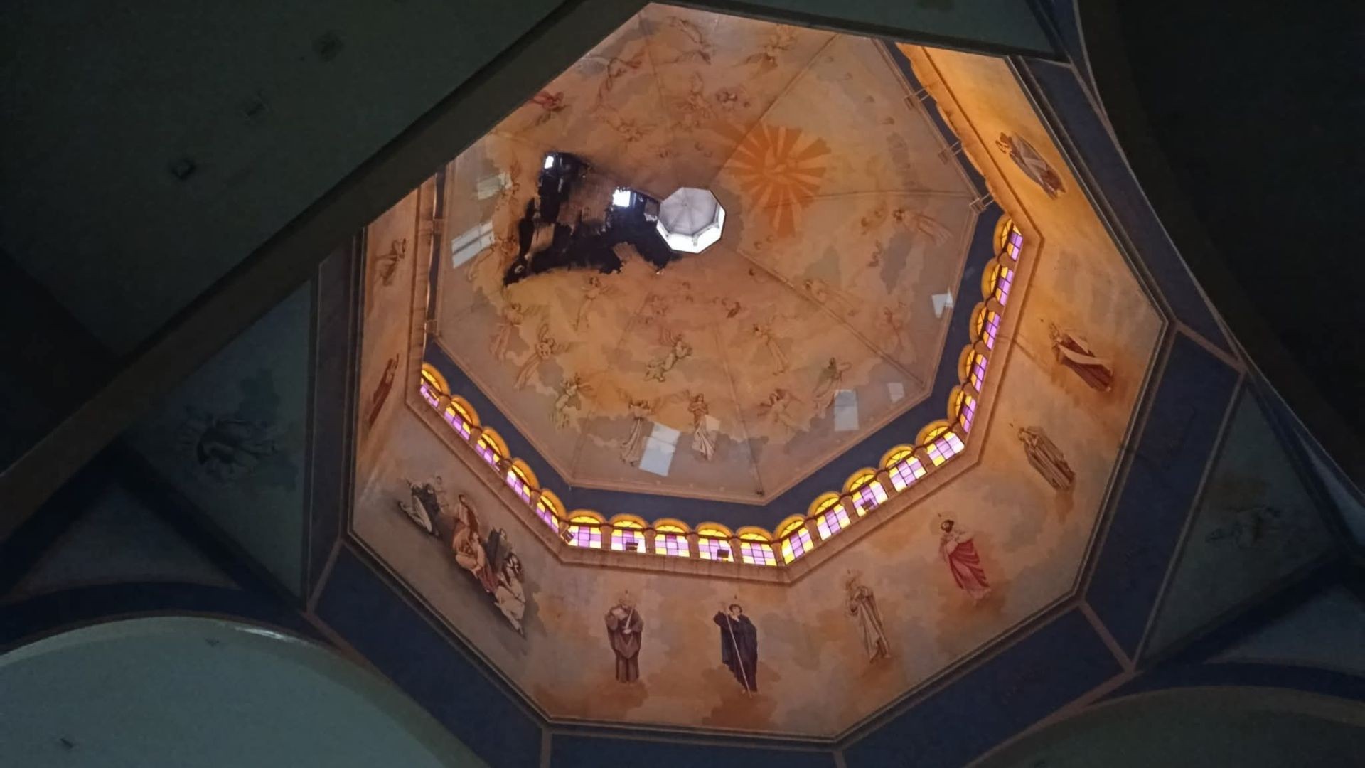 Princípio de incêndio atinge cúpula e provoca desabamento durante reforma de Catedral em Assis