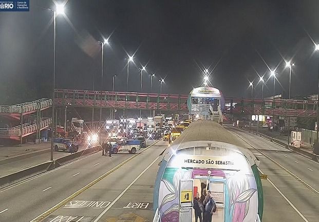 PM faz operação no Complexo de Israel, e tiroteio fecha Av. Brasil