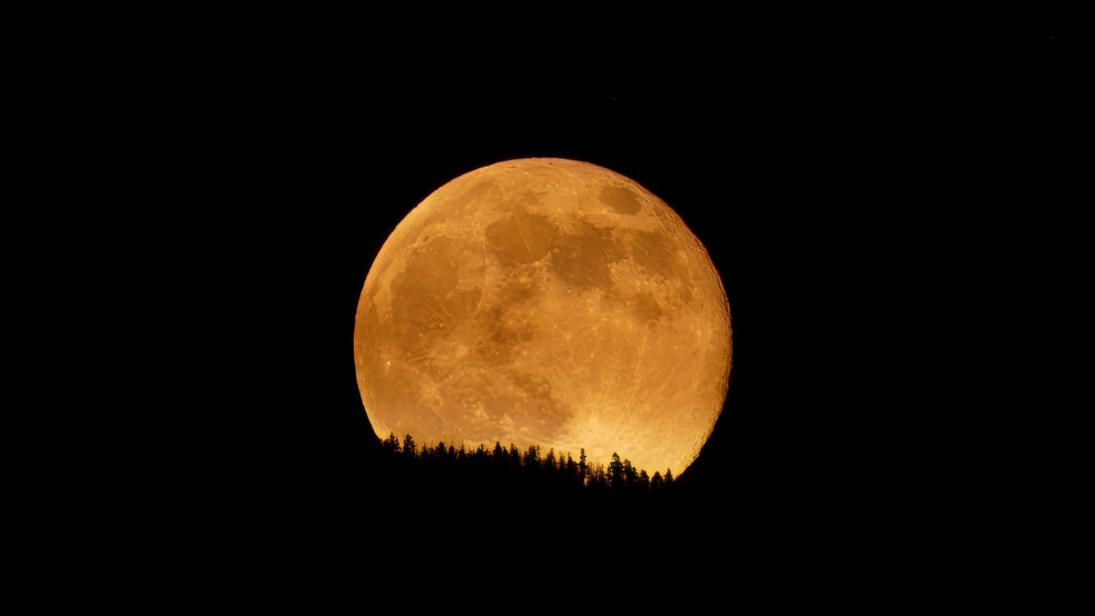 &Uacute;ltima superlua de 2025 tem &aacute;pice nesta quinta (4); saiba qual &eacute; o melhor  hor&aacute;rio para apreciar o fen&ocirc;meno | G1