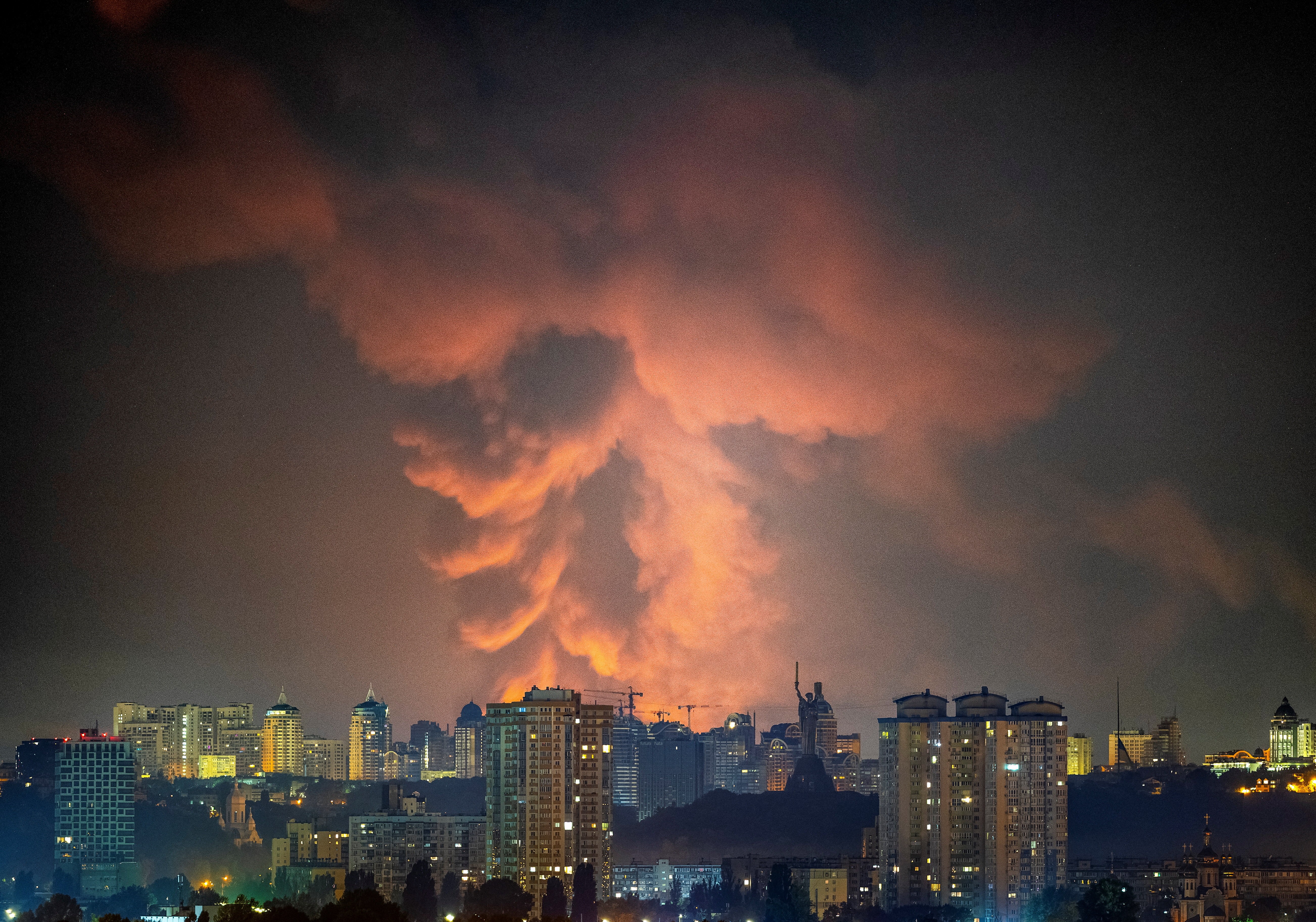 Bombardeio russo em Kiev com mísseis e drones deixa 17 mortos e dezenas de feridos