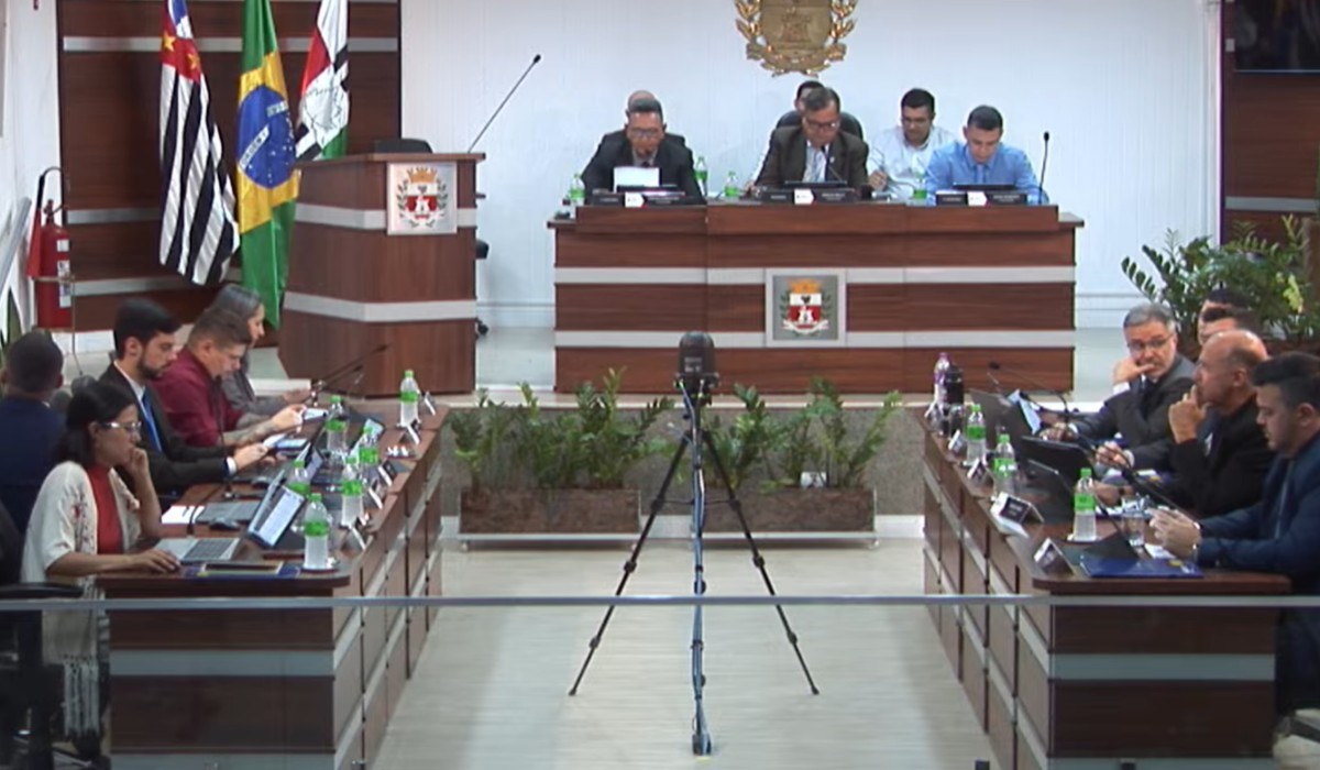 Câmara de Vinhedo aprova projeto de lei que restringe participação de crianças e adolescentes em eventos LGBTQIA+