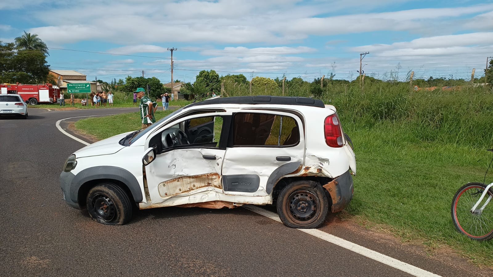 Seis pessoas ficam feridas em colisão transversal na Rodovia Homero Severo Lins, em Martinópolis; três são crianças
