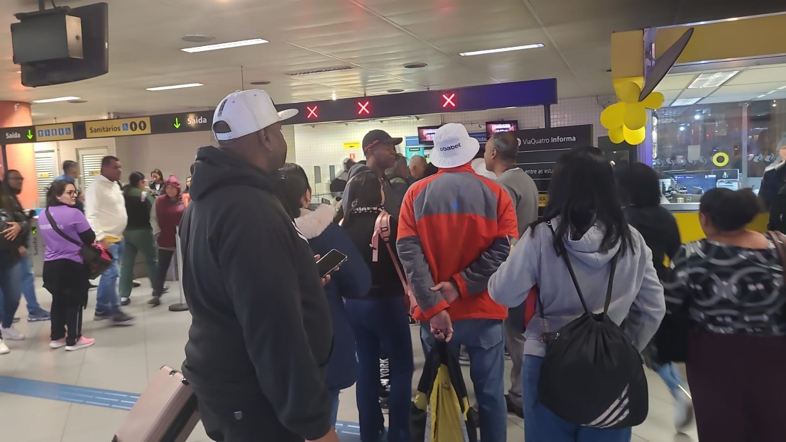 Falha no sistema de sinalização causa lentidão da Linha 4-Amarela do Metrô em SP nesta terça; Paese foi acionado