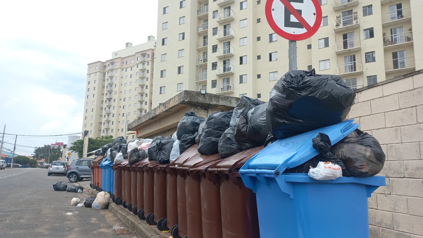 Paralisação dos coletores de lixo chega ao fim em São José dos Campos, diz prefeitura