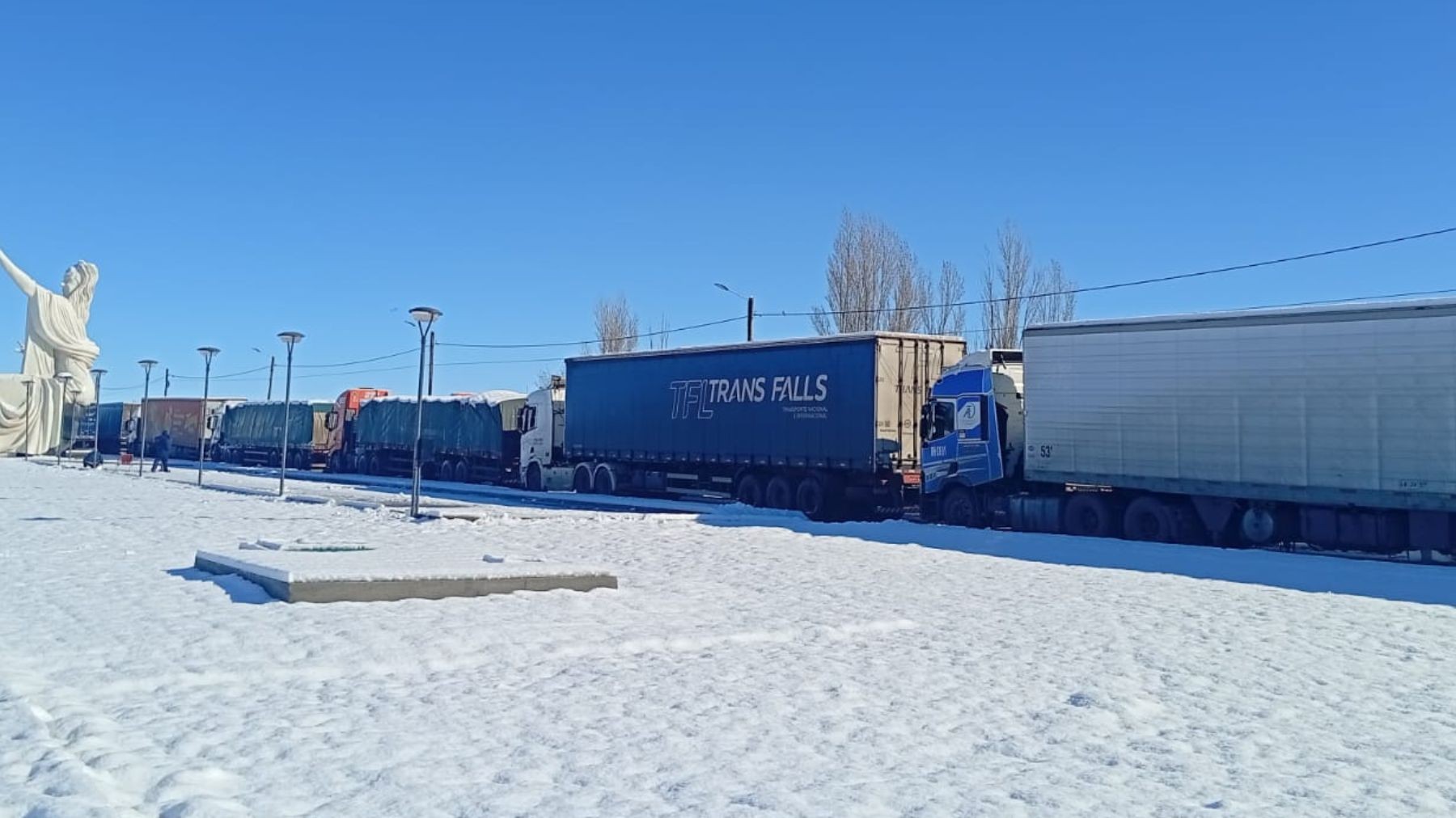 Caminhoneiro do Paraná está há mais de sete dias preso em nevasca na Argentina