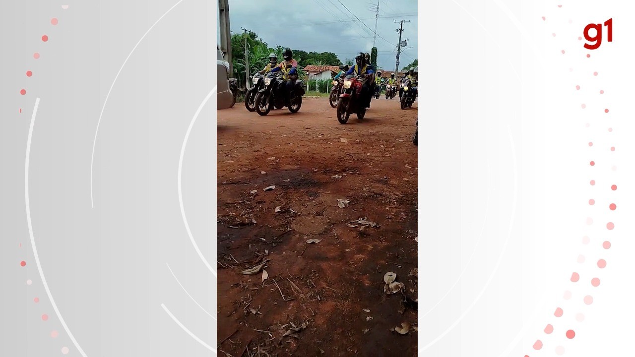 Familiares e mototaxistas fazem cortejo à vítima de acidente na ponte:  'Pessoa que todos gostavam', diz irmã