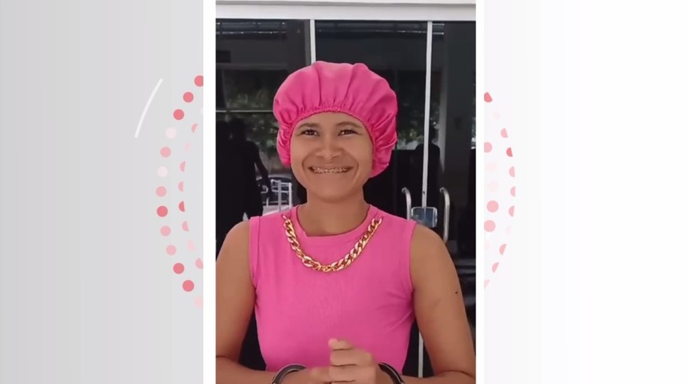 Mulher ri ao ser questionada sobre assassinato em RO — Foto: Edmilson Rodrigues