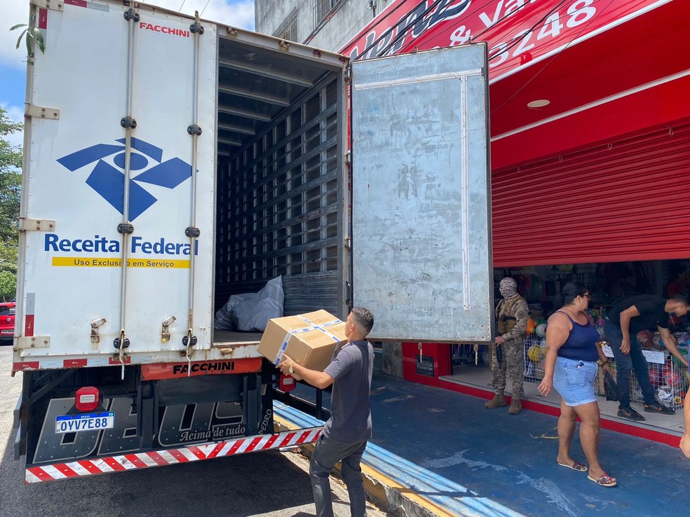 Cerca de R$ 1 milhão em brinquedos foi apreendido em três lojas localizadas no Alecrim, em Natal. — Foto: Foto: Pedro Trindade/Inter TV Cabugi