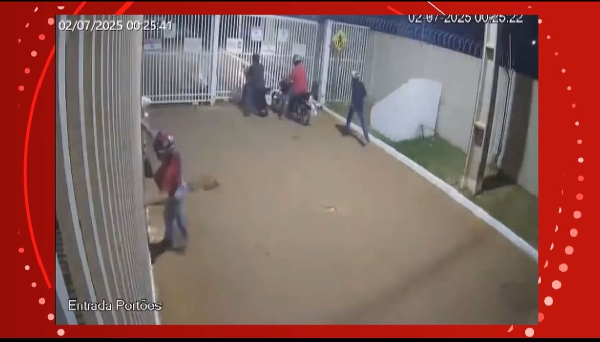Motociclistas quebram portão de condomínio e disparam fogos durante protesto em Porto Velho, diz morador