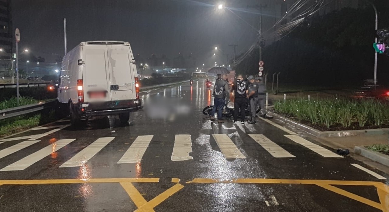 Motociclista morre em acidente com van em cruzamento de Jundiaí