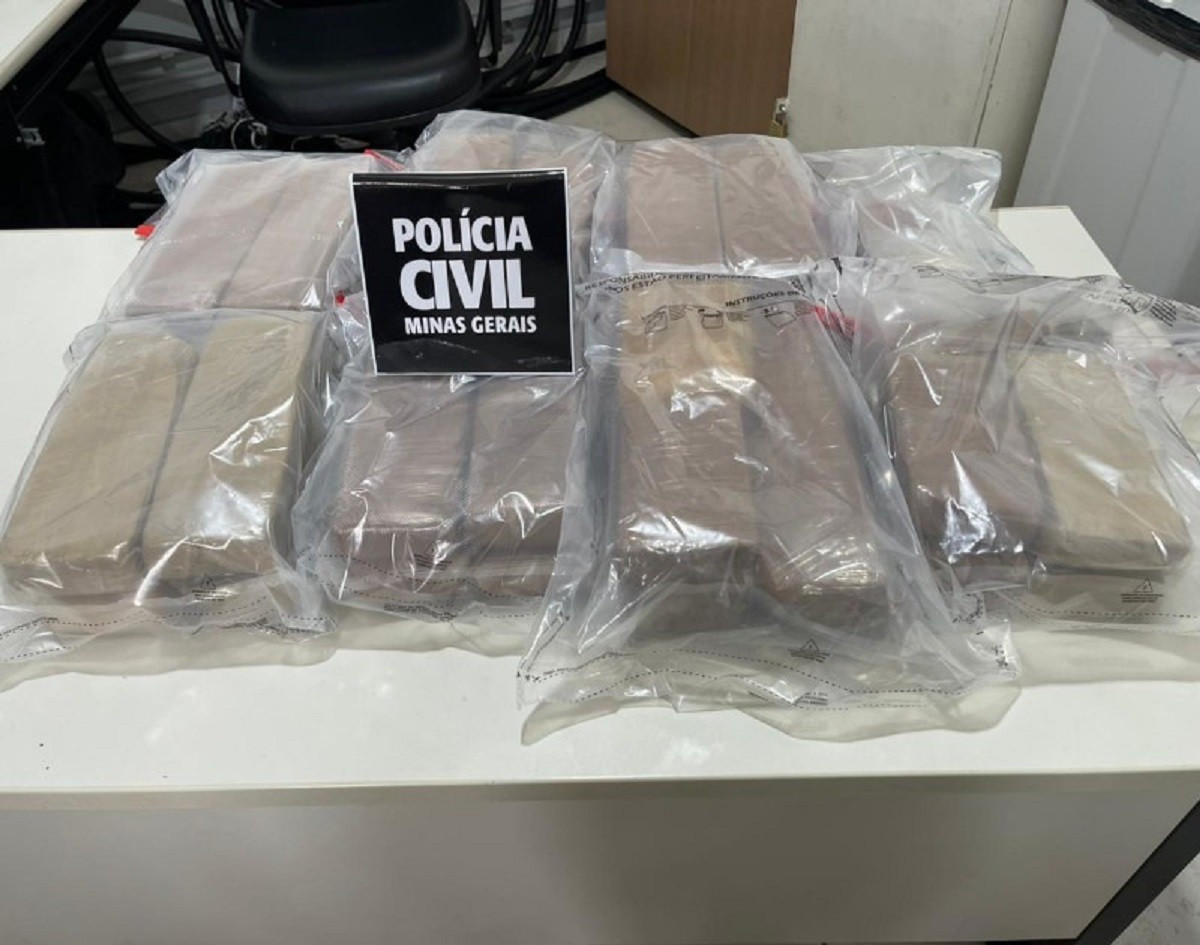 Homem é preso suspeito de desembarcar na rodoviária de Barbacena com 20 kg de maconha