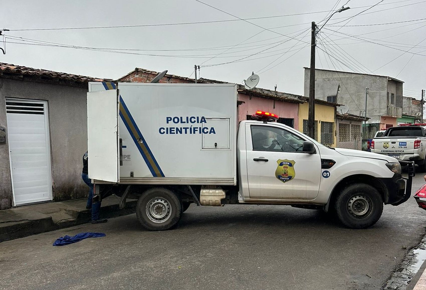 Criminosos invadem casa, matam mulher e ferem marido e filha em Umbaúba