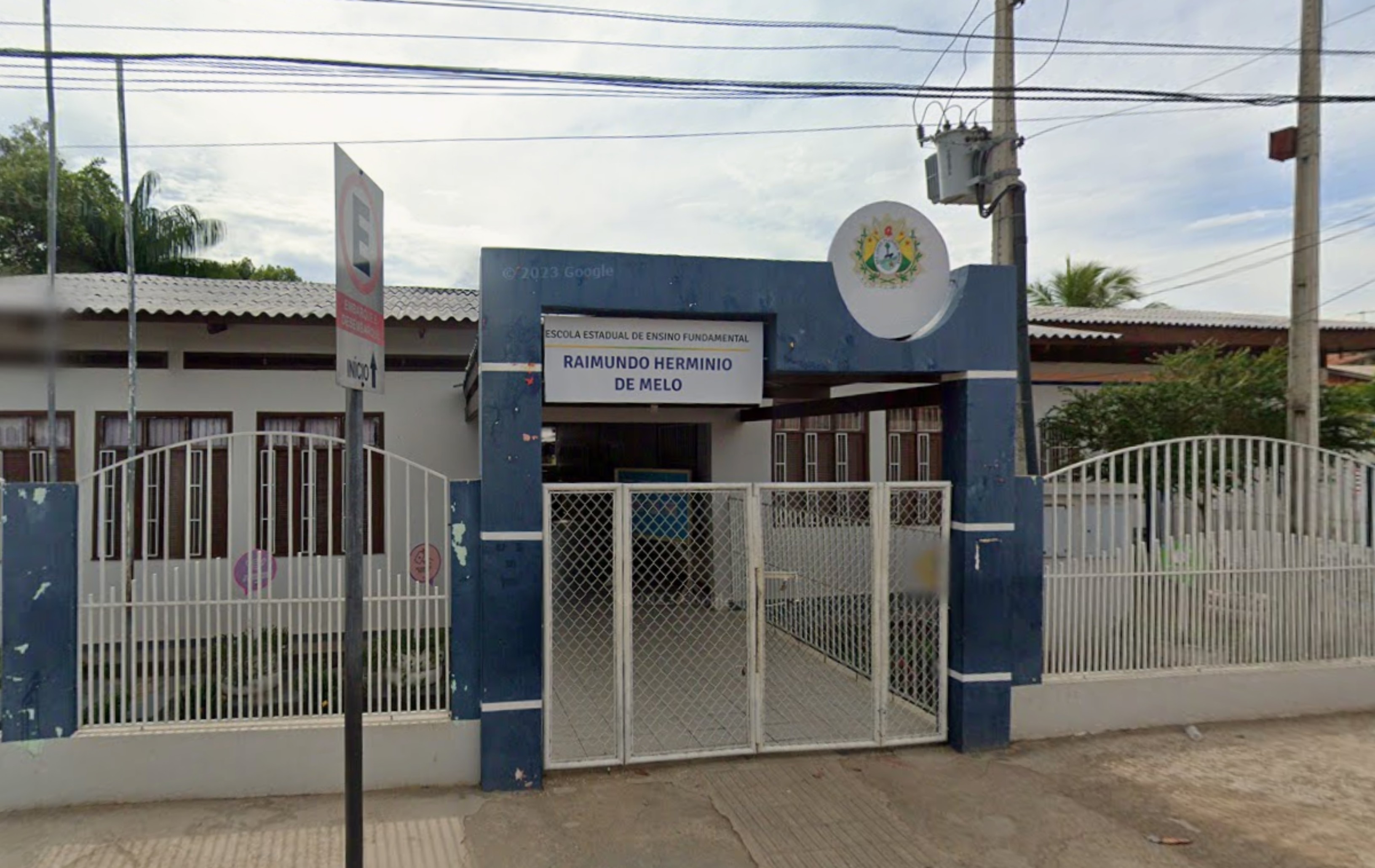 Homem em situação de rua invade escola e é contido por segurança em Rio Branco