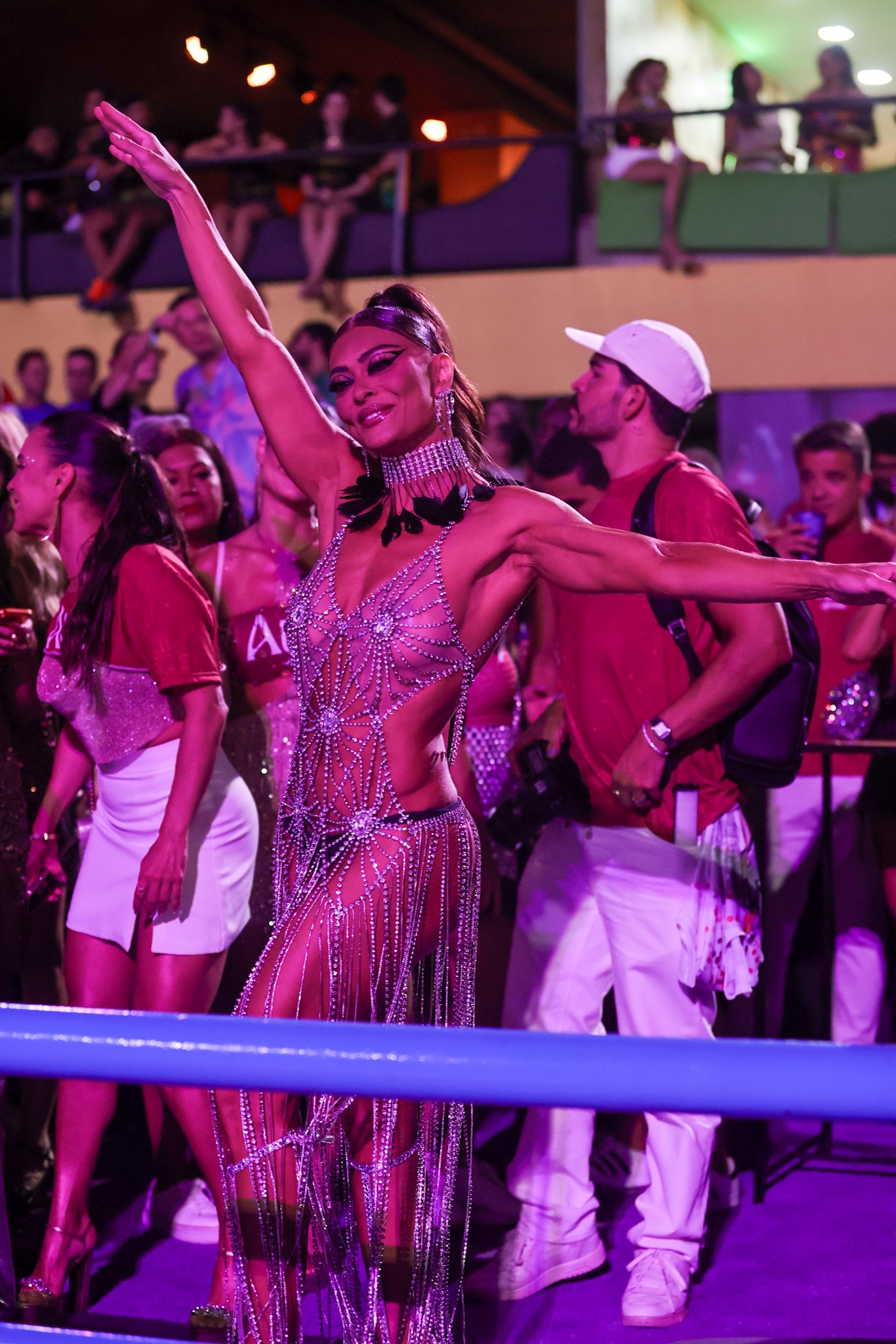 Microfantasias ganham destaque nos blocos de rua; FOTOS