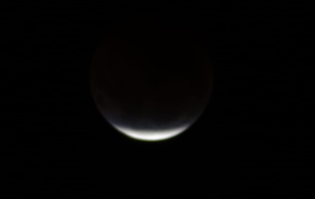 Jornalista com deficiência visual fotografa eclipse lunar com câmera digital em Sorocaba