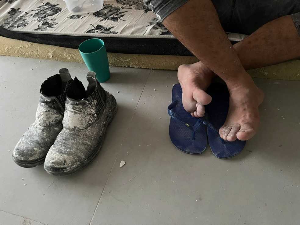 Trabalhadores dormiam em colchões no chão — Foto: Grupo Especial de Fiscalização Móvel/MPT