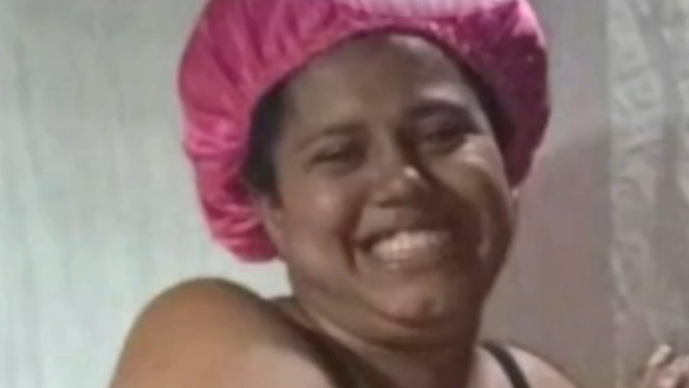 Jovem sofreu choque ao usar celular conectado à tomada. — Foto: Reprodução