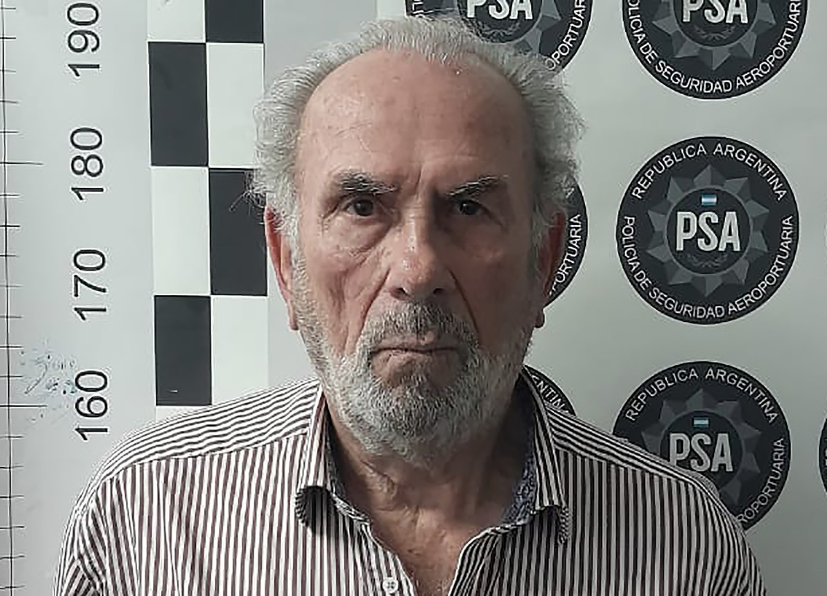 Médico condenado por crímenes durante la dictadura de Pinochet en Chile, muere en prisión en Argentina |  Mundo