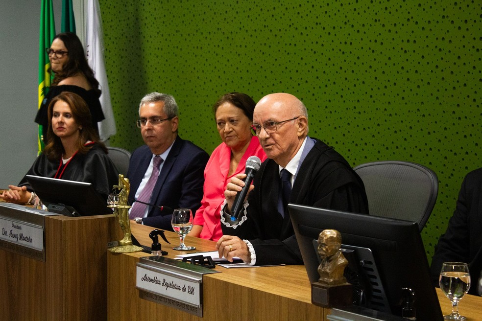 Desembargador Ibanez Monteiro ao lado da governadora Fátima Bezerra (PT) — Foto: Divulgação/TJRN