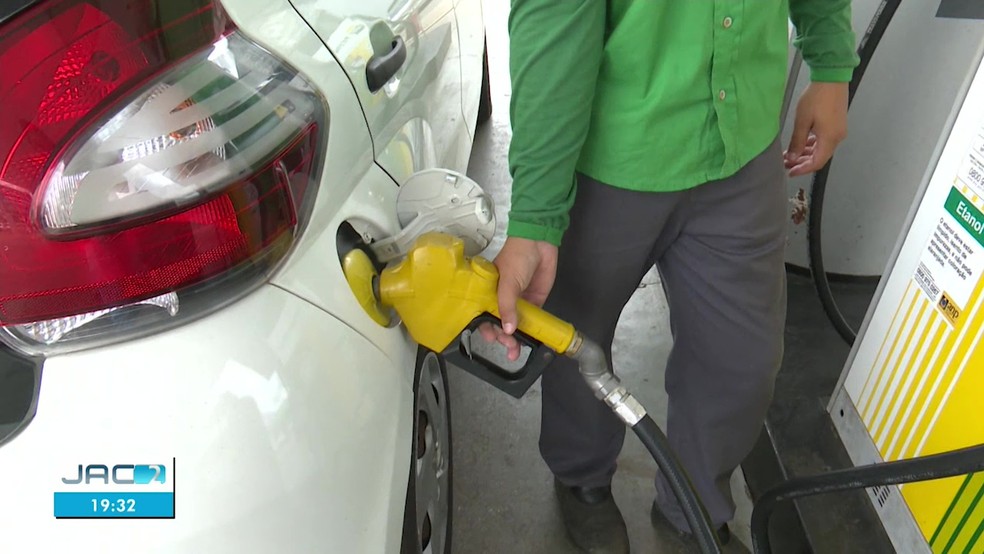 Gasolina passa de R$ 10 no interior do Acre - 11/03/2022 - Mercado